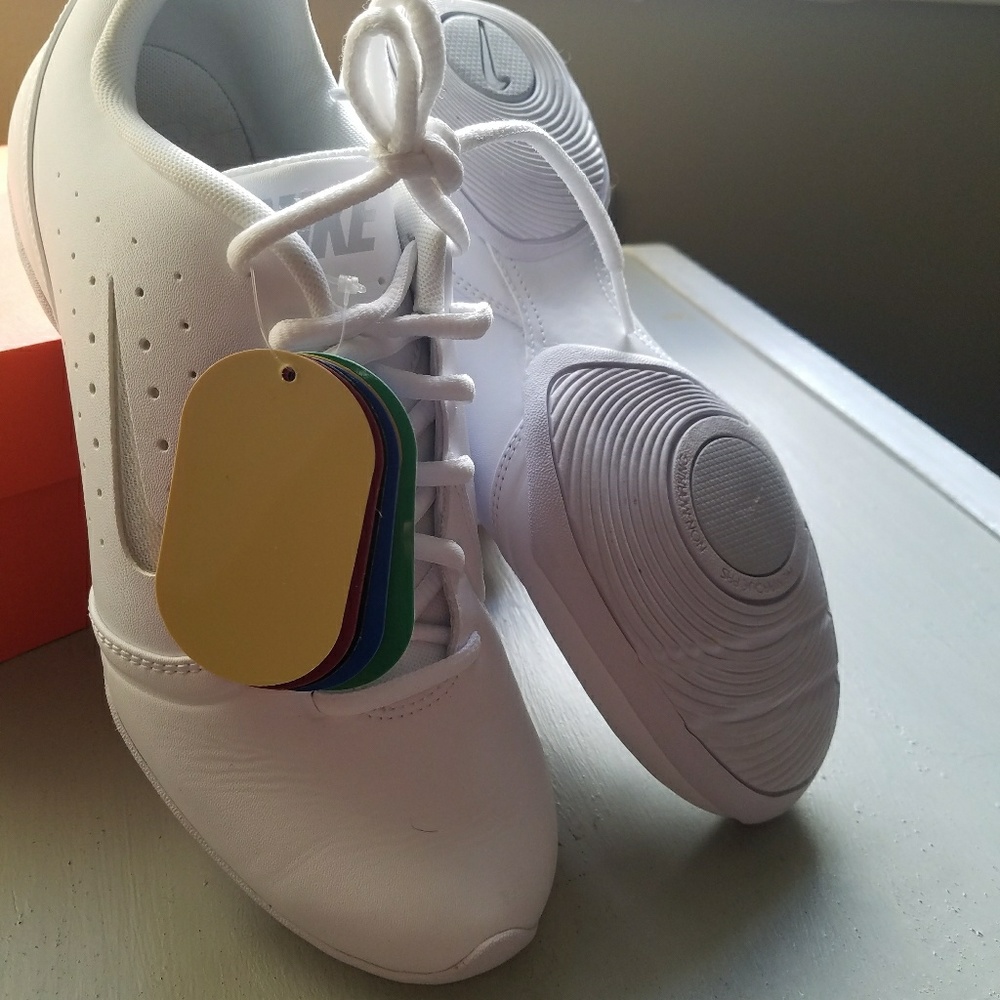 NIB Nike Cheer Shoe 7.5